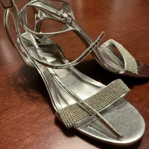 FIONI Shimmering Silver Sandals
